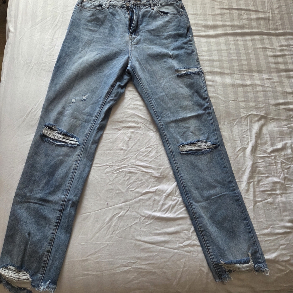 Missguided Light Blue Distressed Straight-Leg Jeans